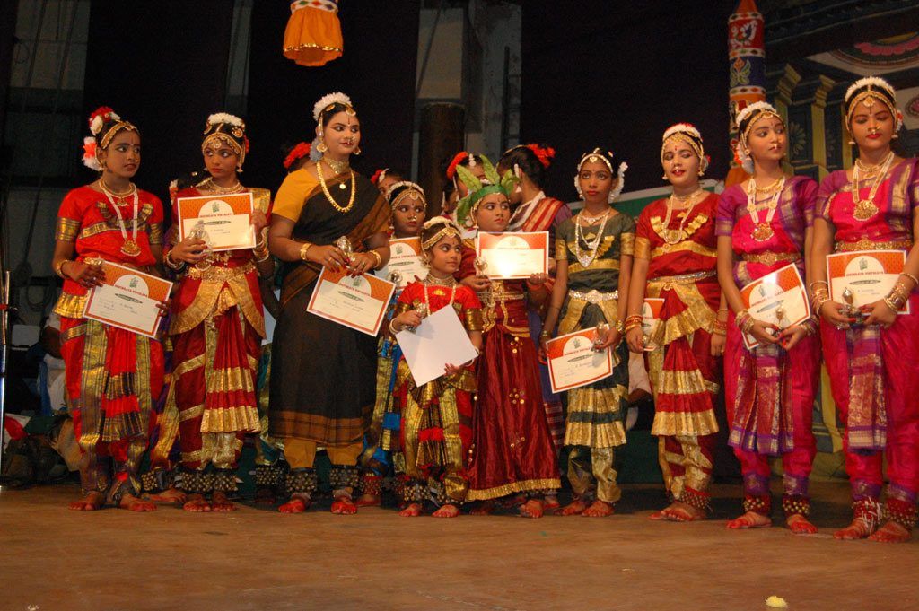 maanu at sruthilaya vidhyalaya 21st anniversary - pictures | Picture 132192